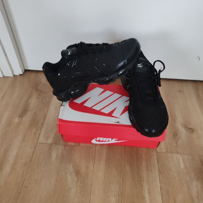 Basket tn taille 42 prix 55€