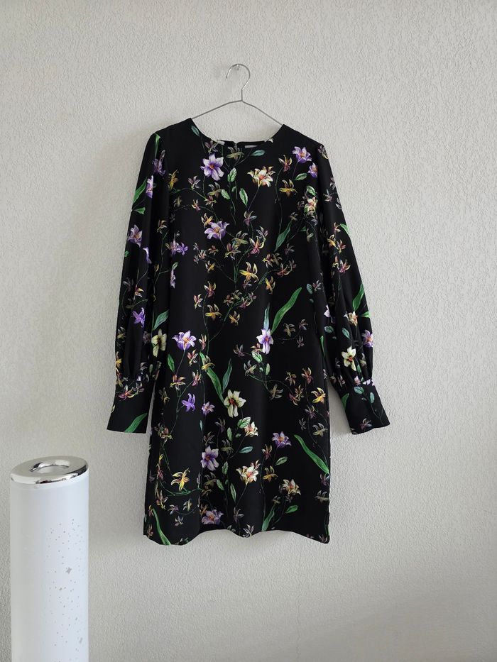 Jolie robe droite noire fleurie h&m taille 36