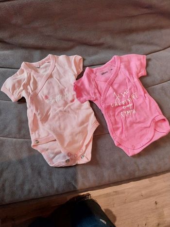 2 bodies manches courtes