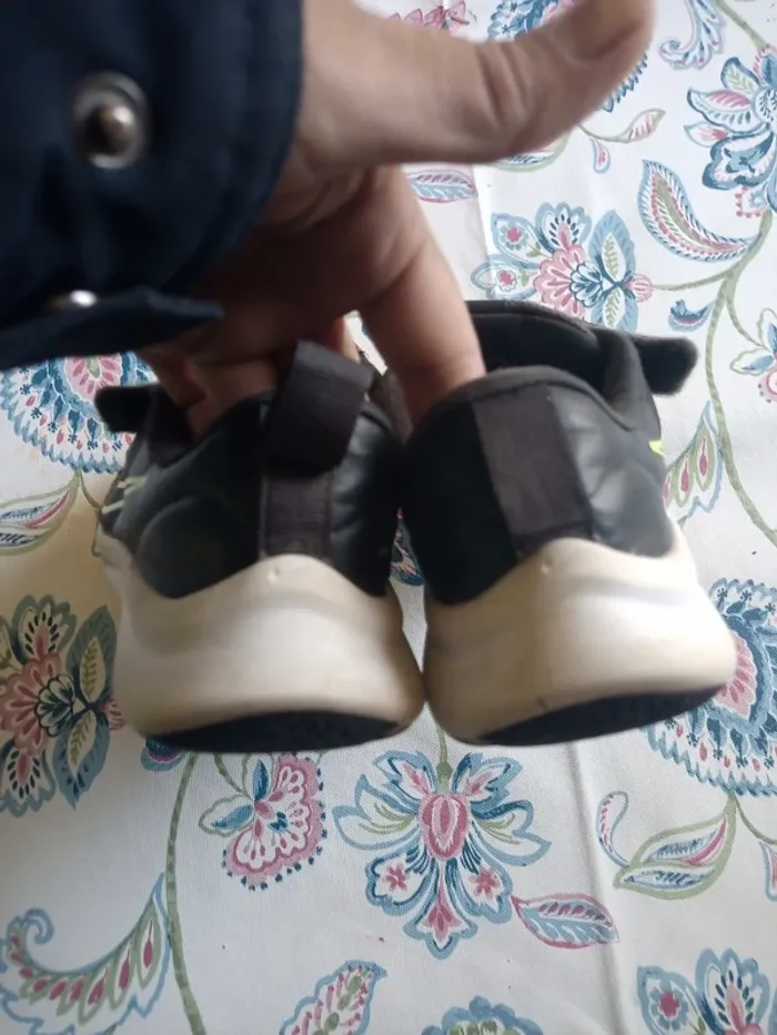 Lot 2 paires de chaussures Nike et adidas - photo numéro 2