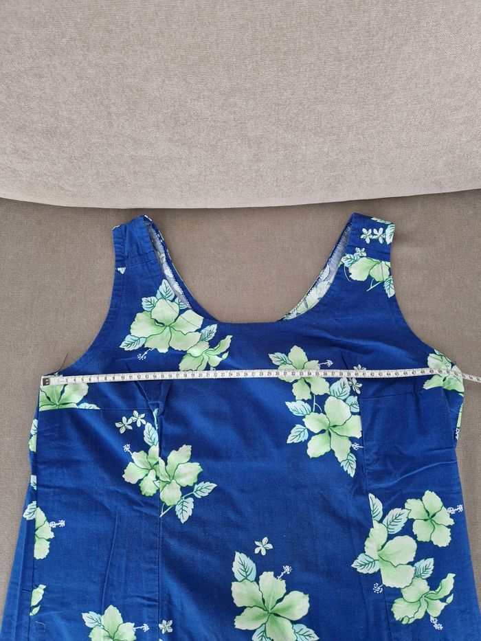 Robe polynésienne bleue à fleurs verte claire - photo numéro 7