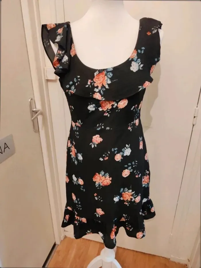 Robe à volants fleuris taille 38 Fashion Union - photo numéro 2