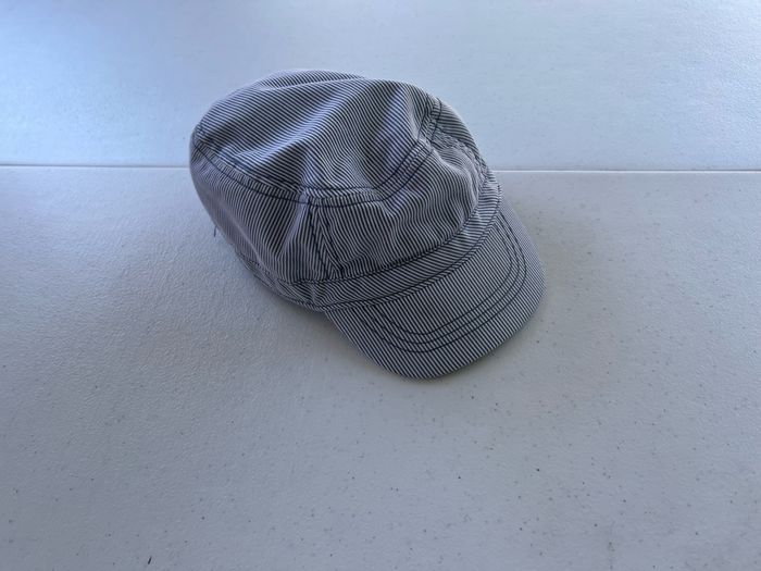 Casquette marinière Obaibi  Taille 2/3 ans Très bon état   Prix sur les lots                #bebefille6mois   #bebegarcon #naissance #naissancegarcon #nourrisson #maternité #sacfemme #grossesse #ensemblebebe #prixnegociable #prixlots #chauffebiberon 