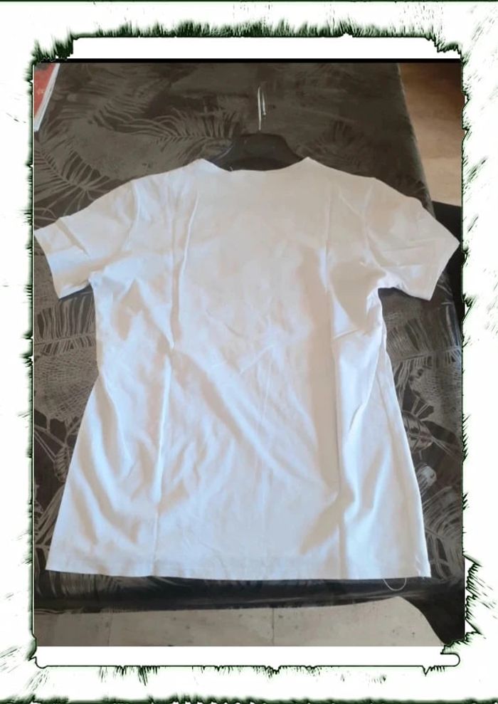 Tshirt blanc taille S - photo numéro 2