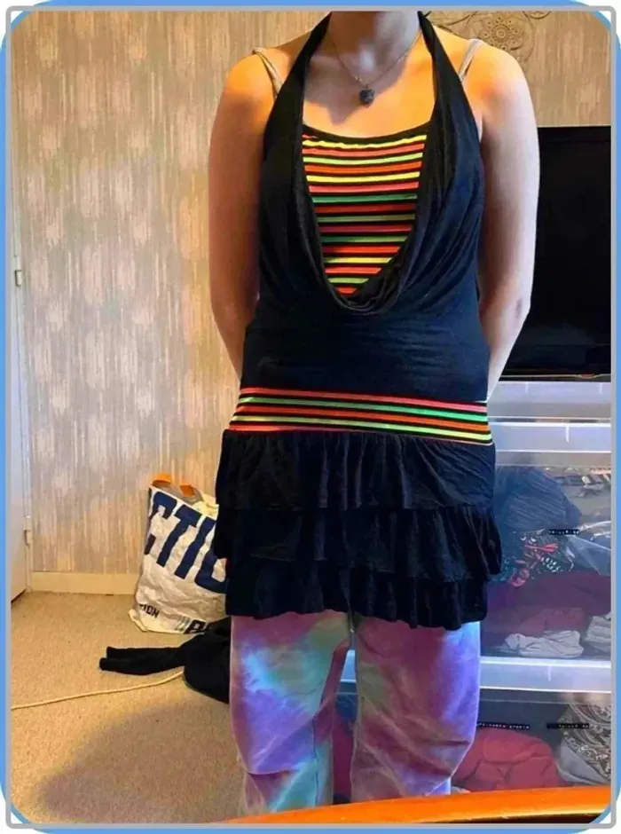 Robe très courte colorée taille 38