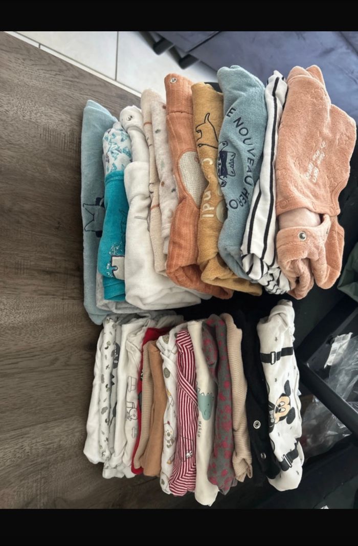 Lot pyjamas et bodies - photo numéro 3