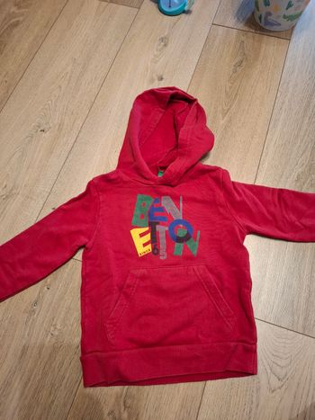 Sweat a capuche rouge