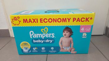 108 Couches Pampers T4
