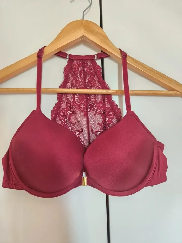 Soutien-gorge en dentelle bordeaux H&M 
Taille française 95B eur 80B