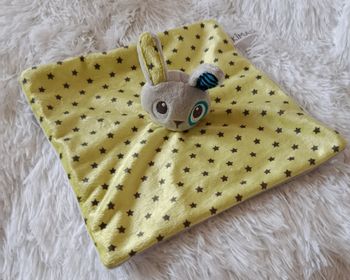 Doudou lapin carré plat jaune étoiles grises - Kimadi