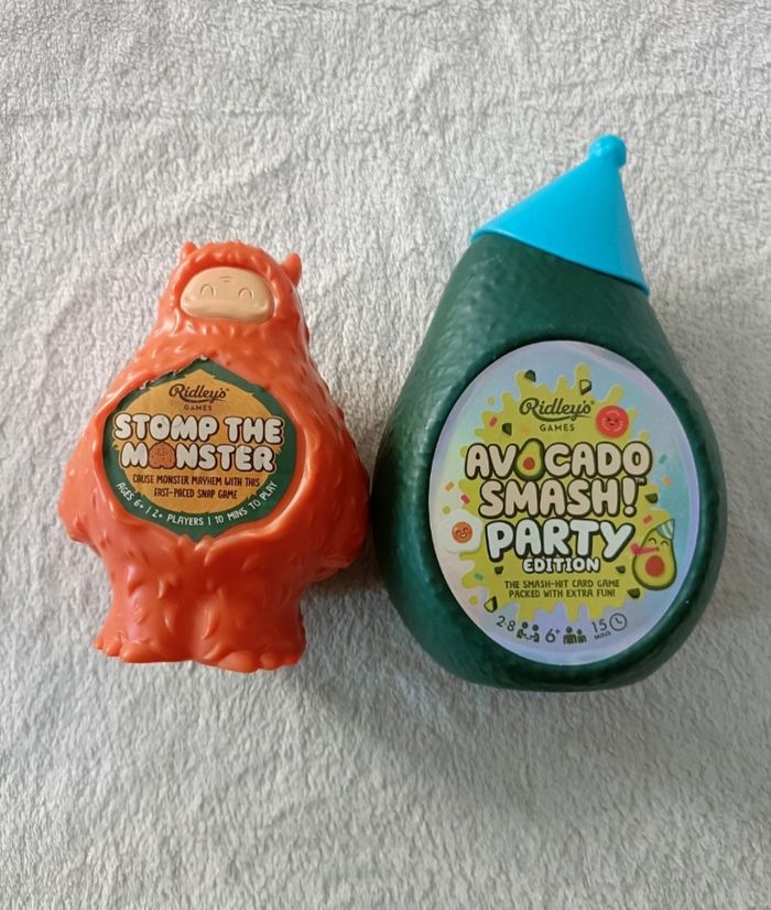 Un jeu de cartes avocado et un jeu de cartes stomp the monster - photo numéro 1