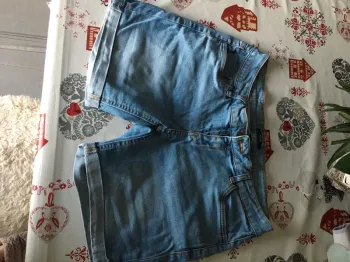 Short en jean bleu clair kiabi neuf T.40