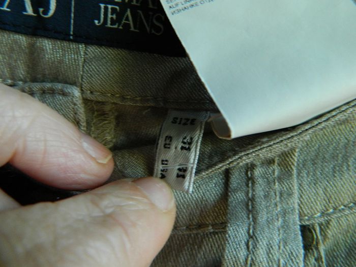Pantalon coupe droite T 31 "Armani Jeans" - photo numéro 4
