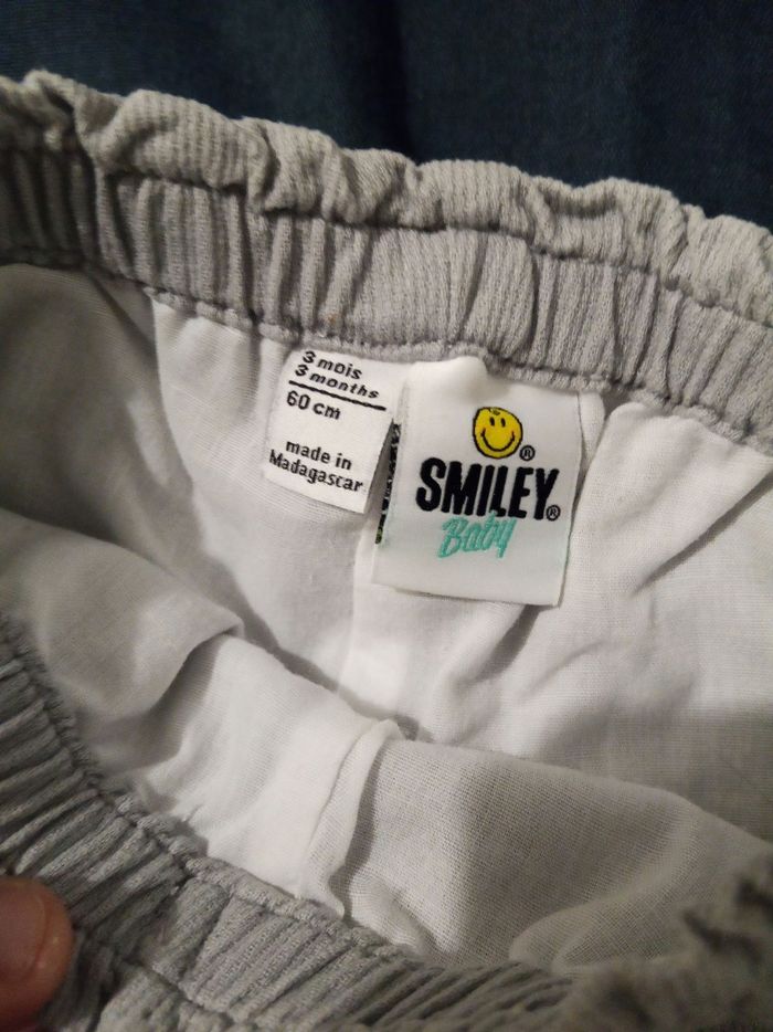 Short "smiley" _ 3 mois - photo numéro 2