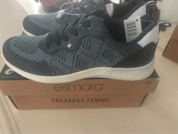 1 paire chaussure neuve taille 40