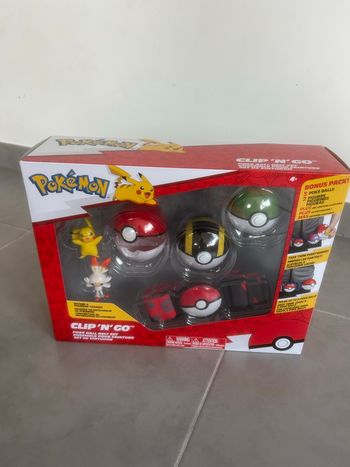 Pack 3 Pocket ball + 2 figurines Pokémon  