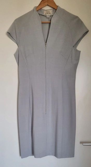 Robe sans manches bleu clair avec fermeture éclair