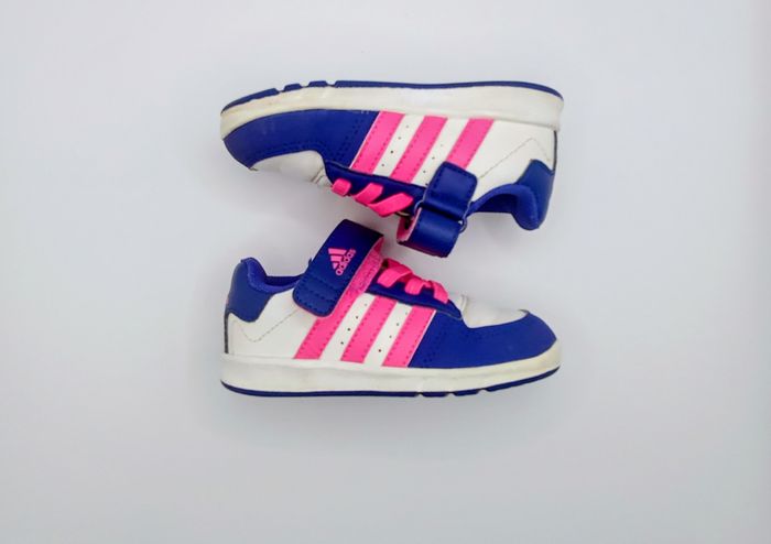 Adidas hoops taille 21 très bon état - photo numéro 3