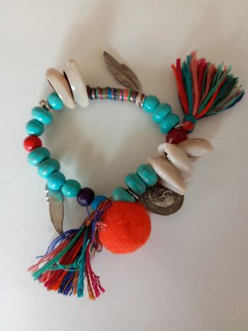 Bracelet a breloques et froufrous - Neuf