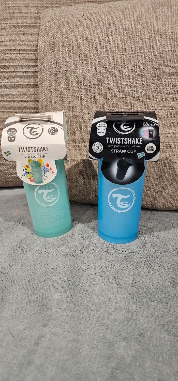 Lot de 2 gourdes Twistshake neuves