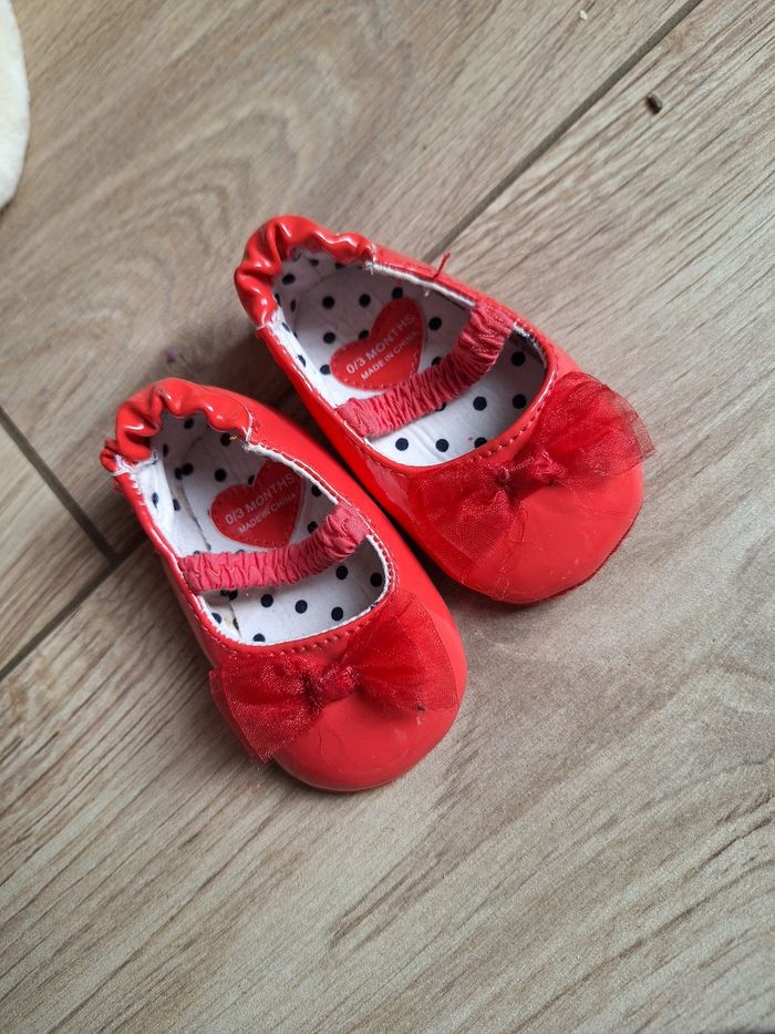 Chaussures rouges bébé fille 0/3 mois - photo numéro 3