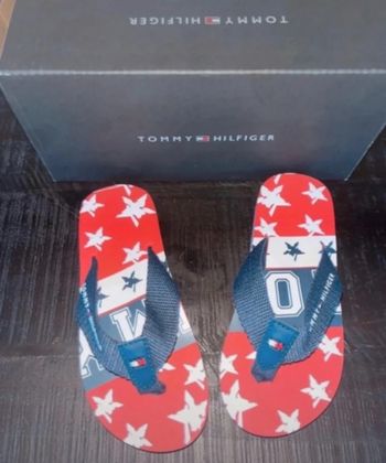 Tongs 26 tommy Hilfiger neuf dans sa boîte d’origine