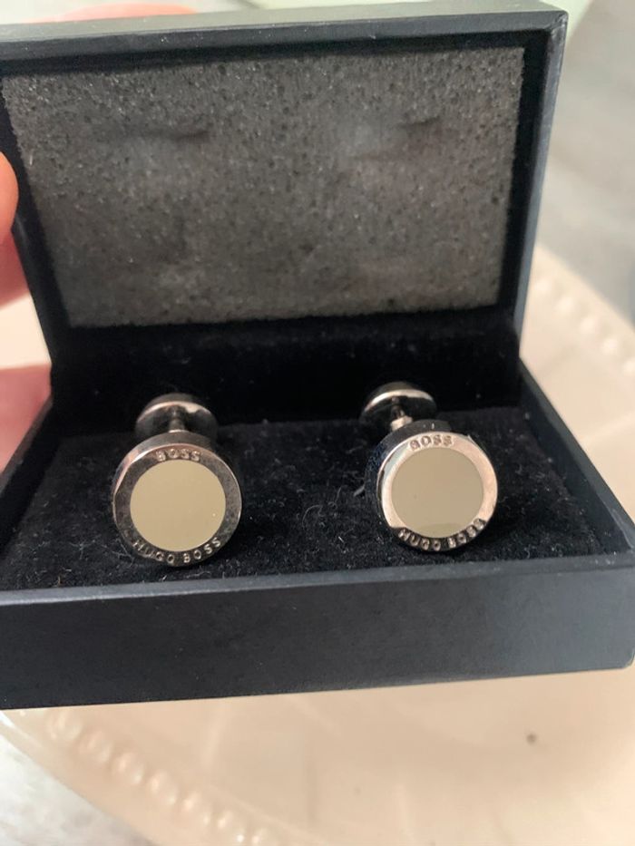 Boutons de manchettes Hugo Boss en laiton et émail - photo numéro 2