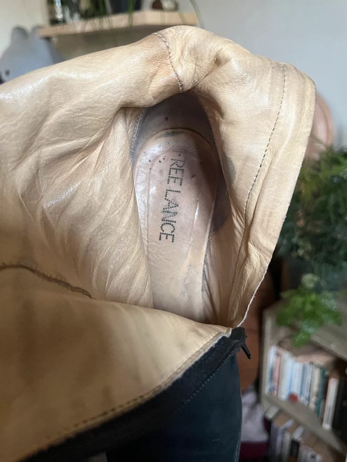 Bottes hautes à talons moulante et souple avec fermeture zip - en cuir noir - photo numéro 19