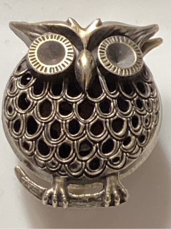 Brûle encens chouette au couvercle amovible aux jolis détails 