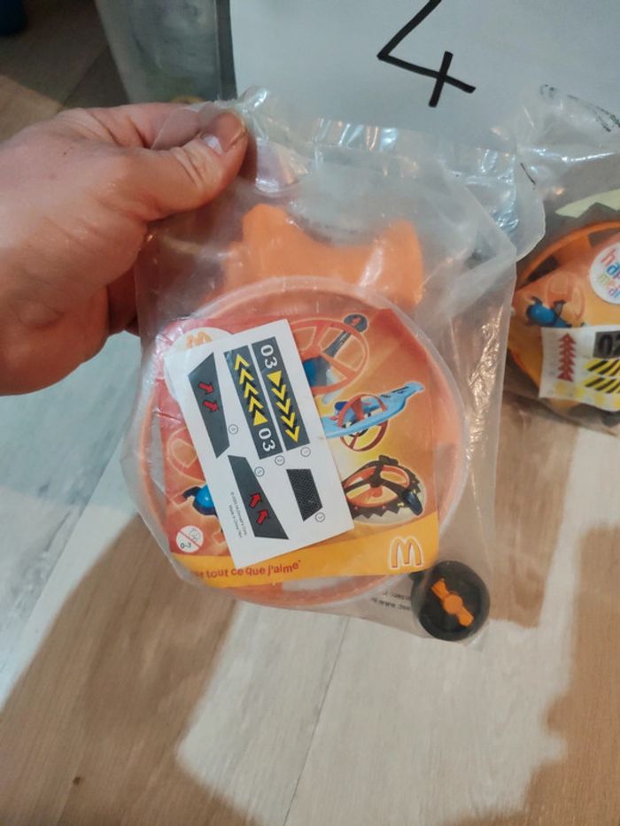 Figurine McDonald's hélicoptère - photo numéro 2