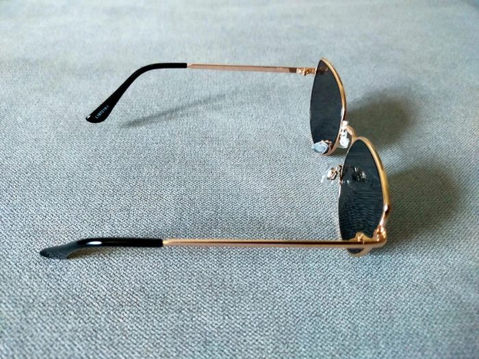 Lunettes de soleil dorées effet miroir – Neuves - photo numéro 10