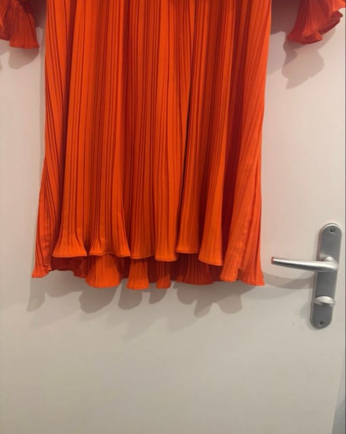 Magnifique robe orange Pretty Little Things Taille 40 - photo numéro 2