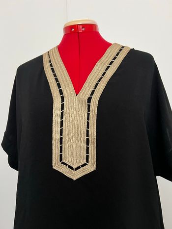 Tunique manches courtes avec broderies dorées