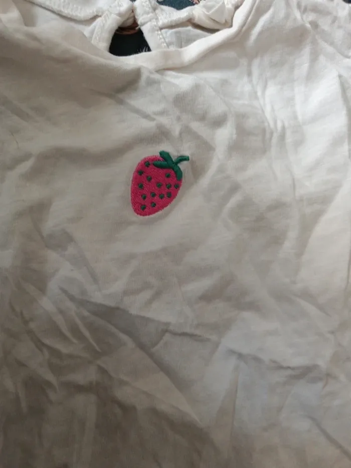 Ensemble H&M tee shirt et short blanc fraises roses 86cm - photo numéro 4