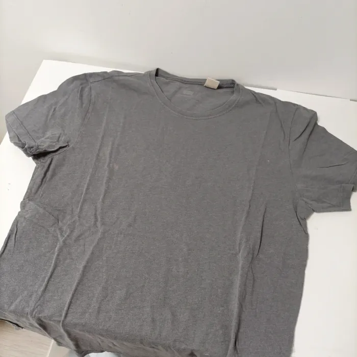 11 hauts femme multi tailles t-shirts débardeurs et tops variés LOT036 - photo numéro 2