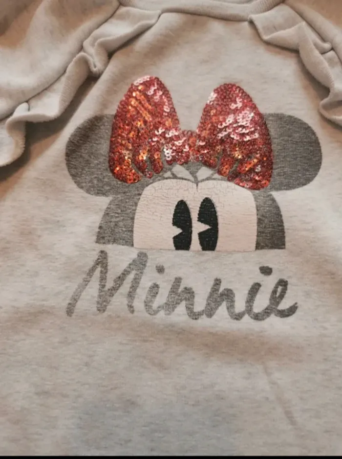 Pull sweat Minnie marque Disney taille 6 ans - photo numéro 3