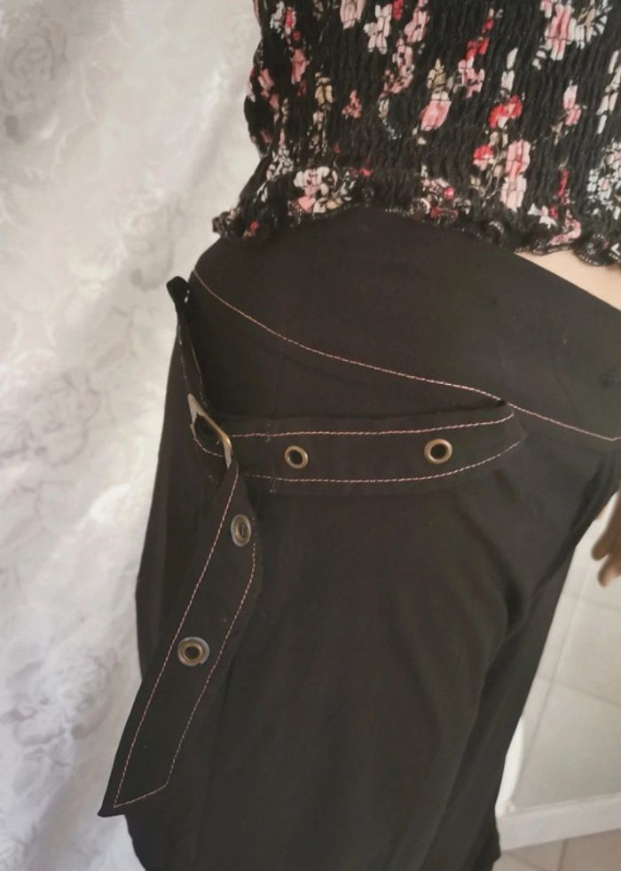 Pantacourt noir et rose – Taille 36. La Mode Est À Vous - photo numéro 5