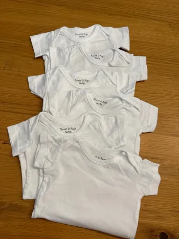 Lot de 6 bodies blancs manches courtes