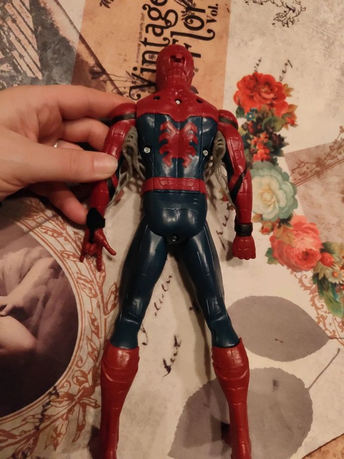 Figurine parlante articulée spiderman - photo numéro 5