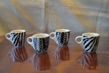 Ensemble de 4 mini tasses