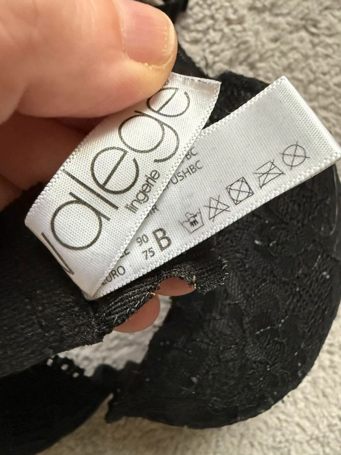 Soutien gorge noir - photo numéro 2