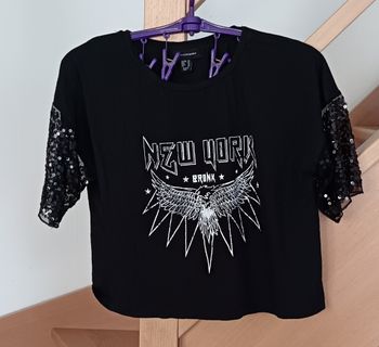Tee-shirt court noir avec motifs Atmosphère en très bon état