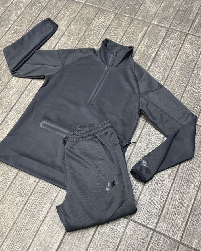 Nike tech - photo numéro 8