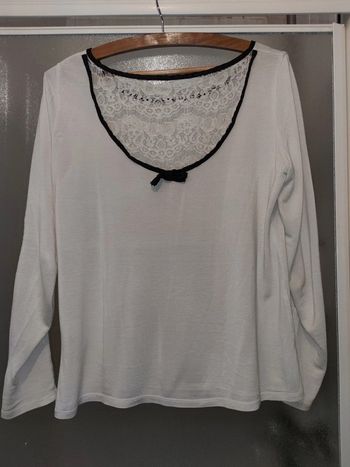 T-shirt manche longue crème applique en dentelle