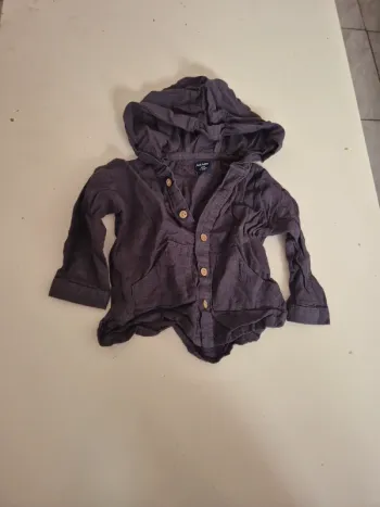 Chemise avec capuche 6 mois