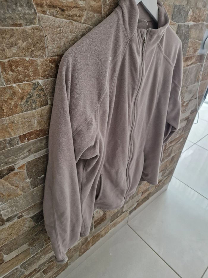 1 veste polaire gris marque Quechua taille 2xl - photo numéro 2