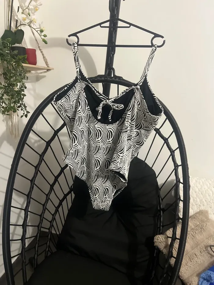 Maillot de bain une pièce taille 56 - photo numéro 3