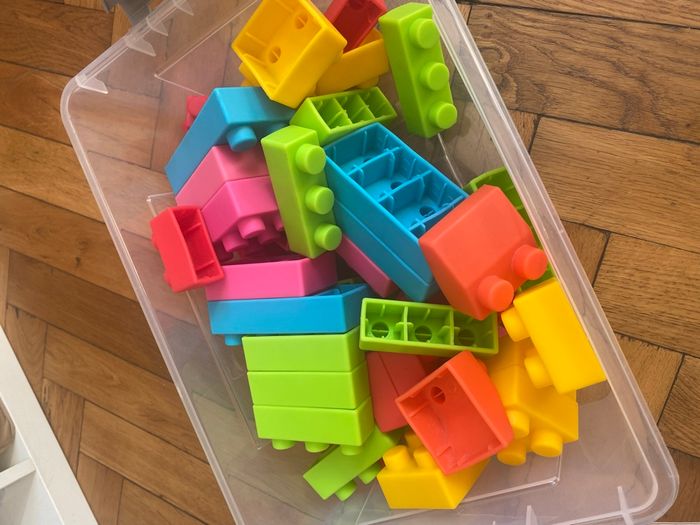 Gros lego construction bébé