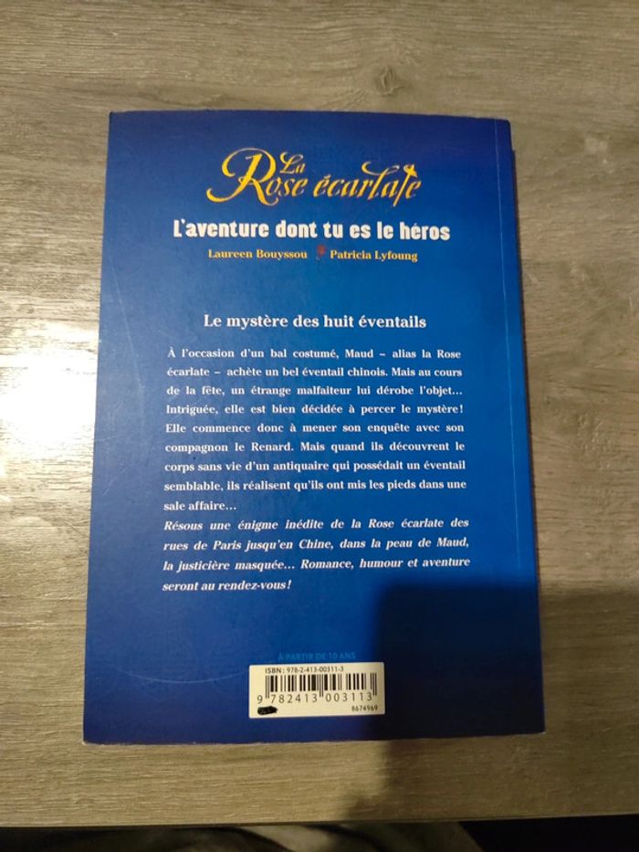 Livre La rose écarlate- Le mystère des 8 éventails - photo numéro 2