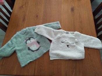 Lot de 2 pulls fille 12 mois